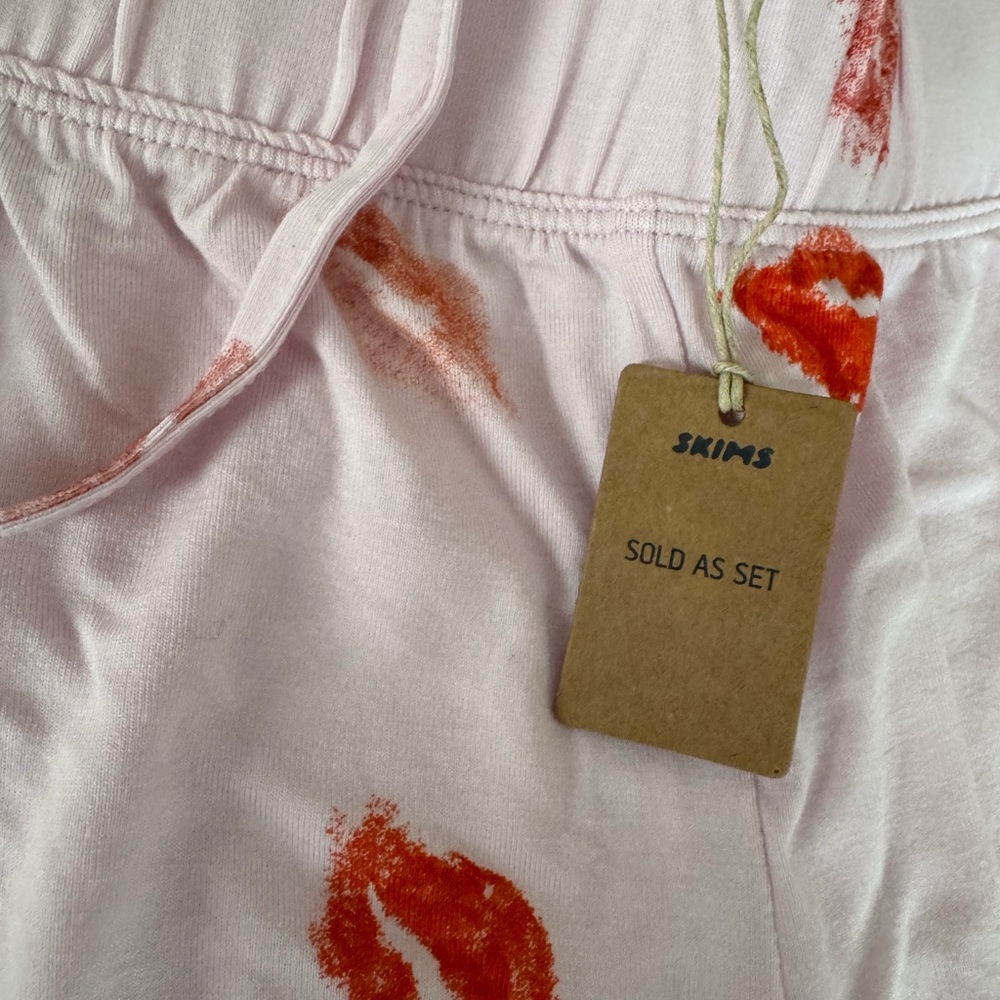 SKIMS Valentines Day 2024 Lip Print Pajama Set size XS - Picture 9 of 12